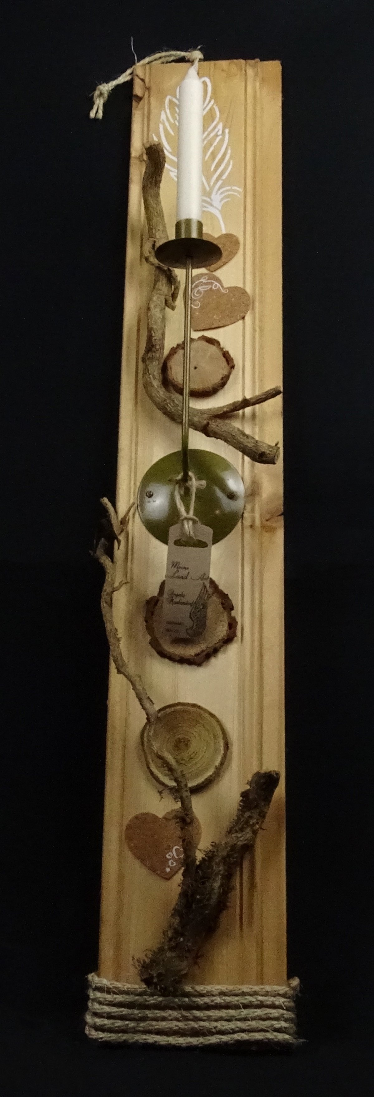 Wandkerzenhalter mit Feder-Schablone und Herzen