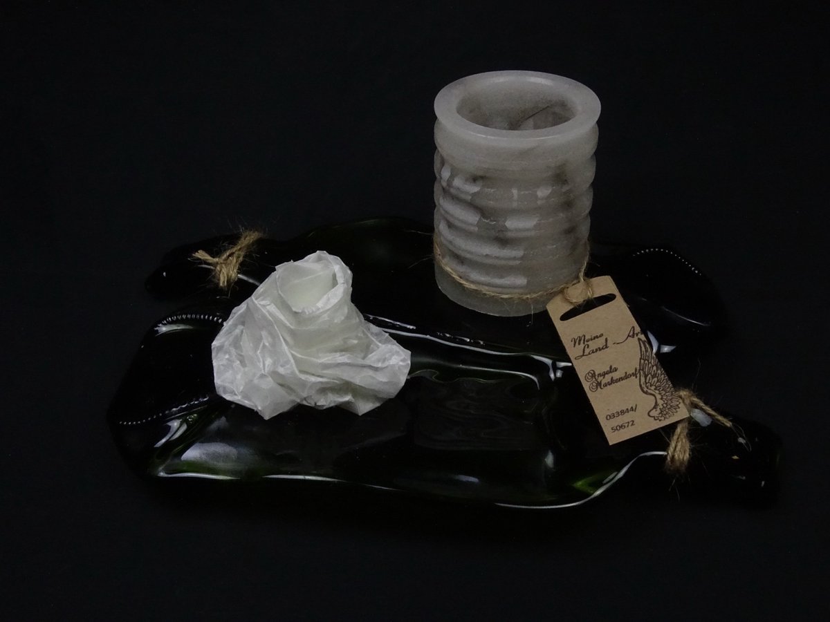 Flaschendeko mit Rillenkerze und Wachsrose