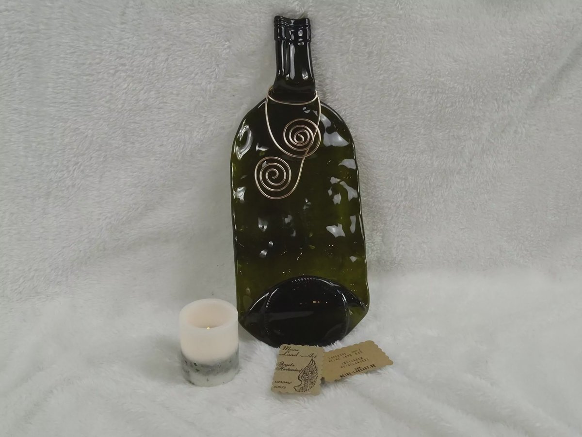 Flaschendeko grüne Weinflasche mit Spiraldraht und Lavendelkerze