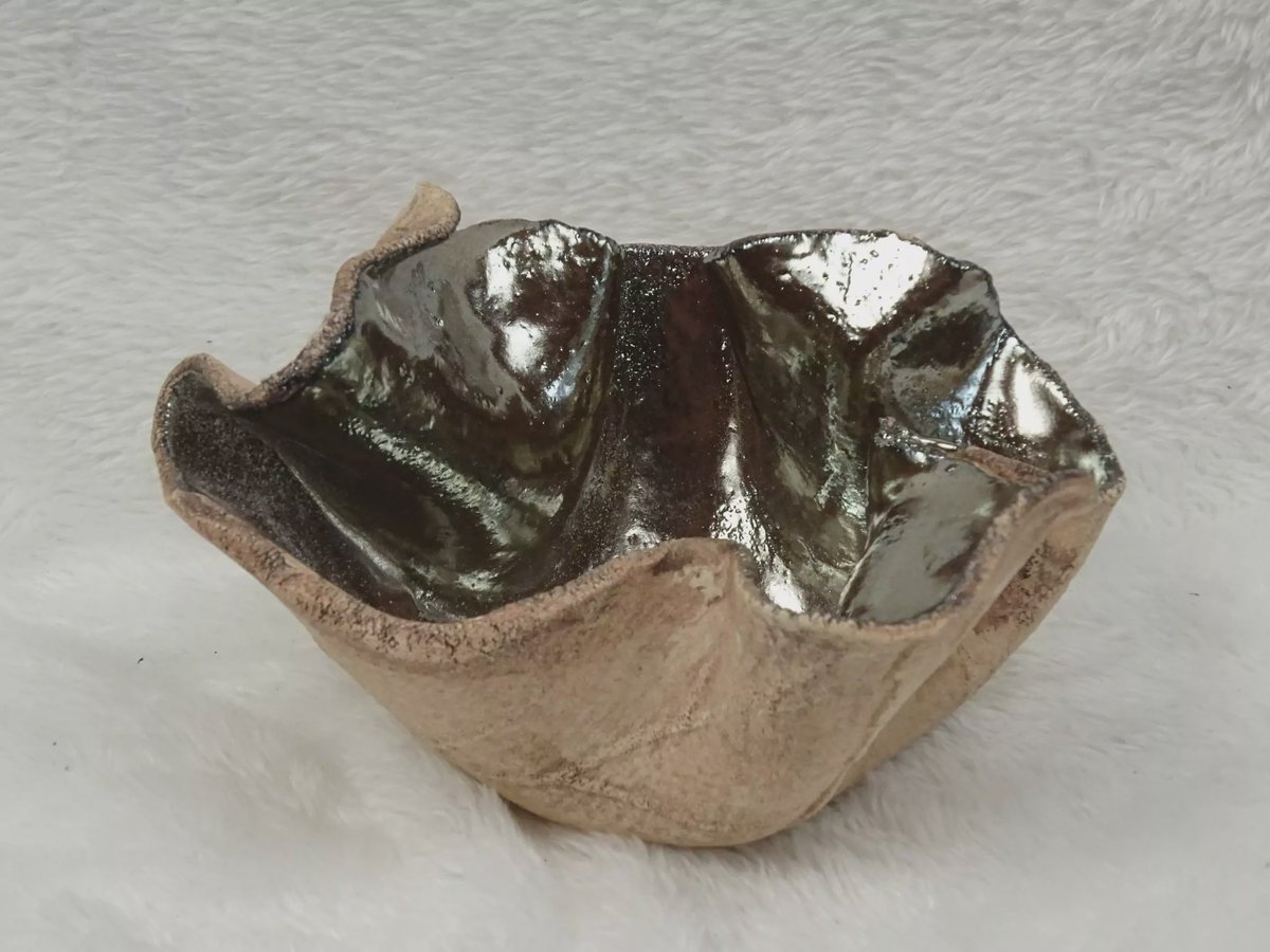 Töpferschale mit Olive-Gold-Glasur