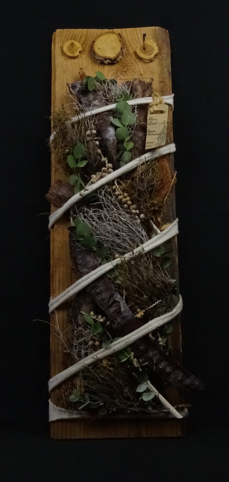 Wandbrett mit Eukalyptus und Wollspirale