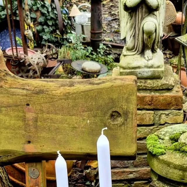 Klassische Adventskränze in schwarz/gold, braun/weiß und natürlich