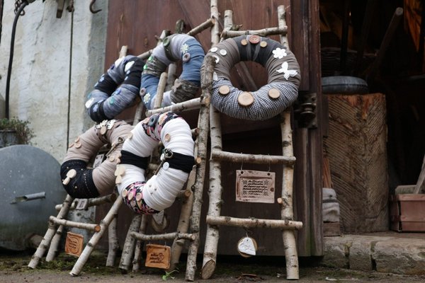 Handgemachte Kränze und Dekorationen in Angelas Scheune